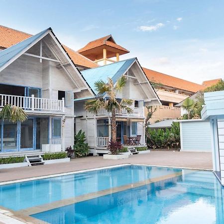 Апарт отель Seminyak Beach Hut Экстерьер фото